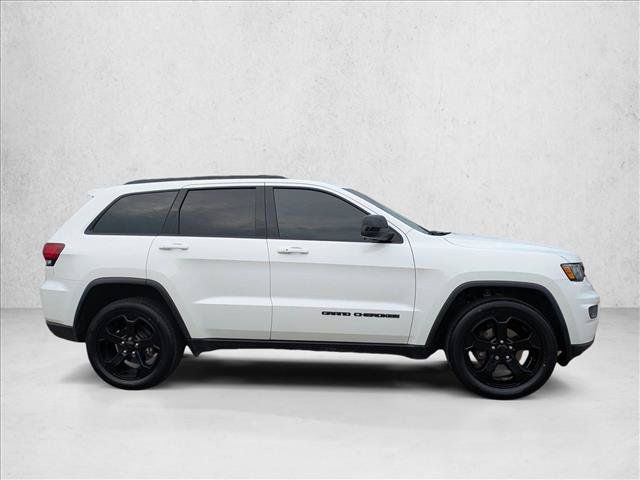 Used 2019 Jeep Grand Cherokee Laredo AWD/4WD image 4