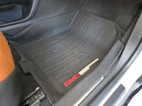 Used 2020 GMC Acadia AT4 image 19