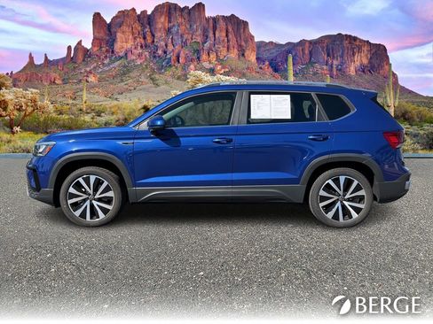Used 2022 Volkswagen Taos SE image 3