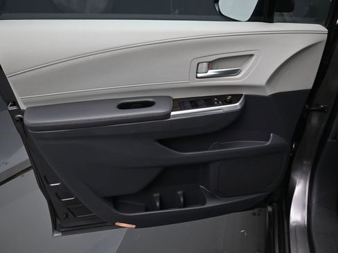 Certified 2024 Toyota Sienna XLE image 11