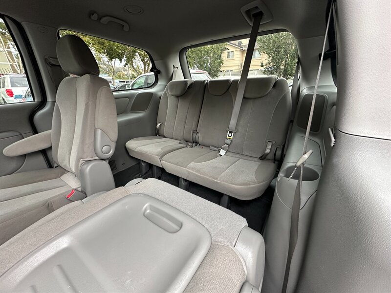 Used 2012 Kia Sedona LX FWD image 20