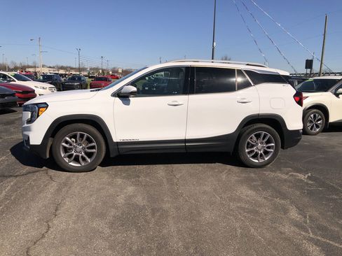 Used 2022 GMC Terrain SLT image 3