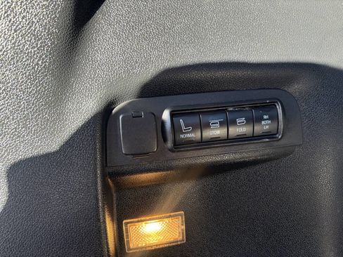 Used 2018 Ford Explorer Limited image 27