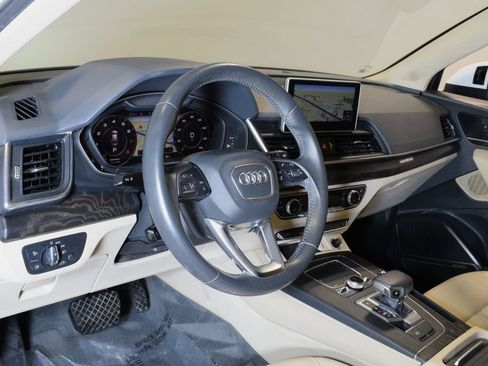 Used 2019 Audi Q5 2.0T Premium Plus w/ Premium Plus Package AWD/4WD image 8