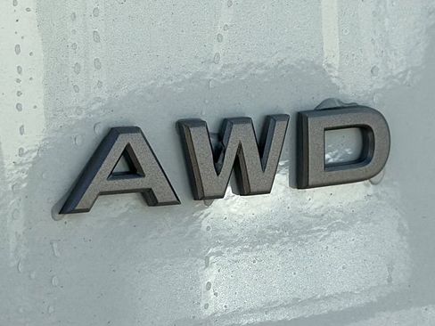 Used 2025 Nissan Rogue S AWD/4WD image 10