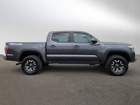 Used 2022 Toyota Tacoma TRD Off-Road AWD/4WD image 2