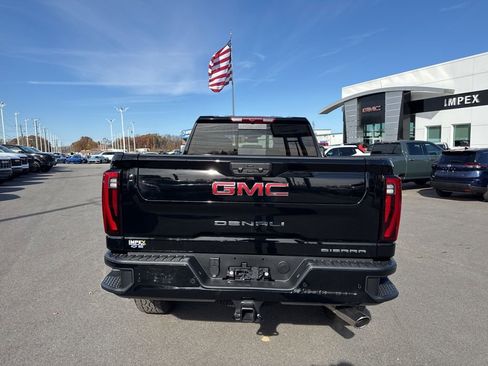 Used 2025 GMC Sierra 2500 Denali image 4