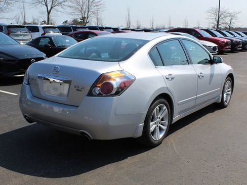 Used 2011 Nissan Altima 3.5 SR image 3