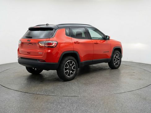 Used 2025 Jeep Compass Trailhawk image 9