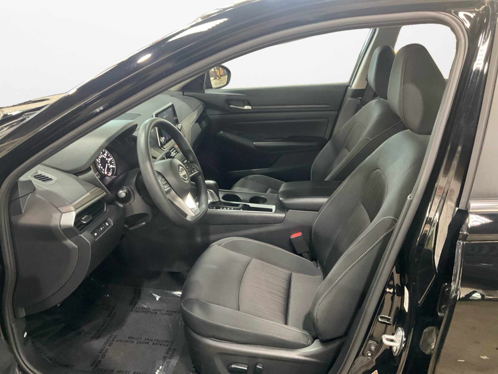 Used 2025 Nissan Altima 2.5 SV FWD image 10