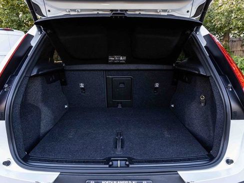 Used 2024 Volvo XC40 B5 Plus w/ Climate Package image 22