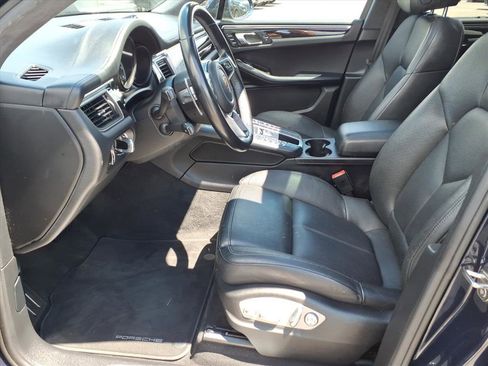 Used 2017 Porsche Macan Turbo AWD/4WD image 7
