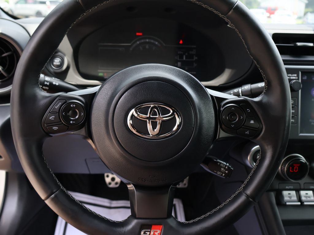 Used 2025 Toyota GR86 Premium w/ ALL Weather Mat Package (TMS) RWD image 27