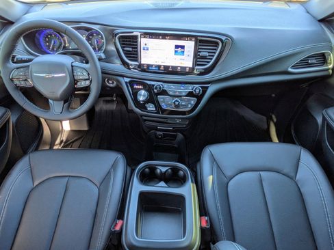 New 2026 Chrysler Pacifica Select image 17