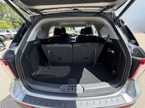 Used 2023 Ford Explorer XLT AWD/4WD image 18