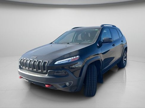 Used 2018 Jeep Cherokee Trailhawk AWD/4WD image 14