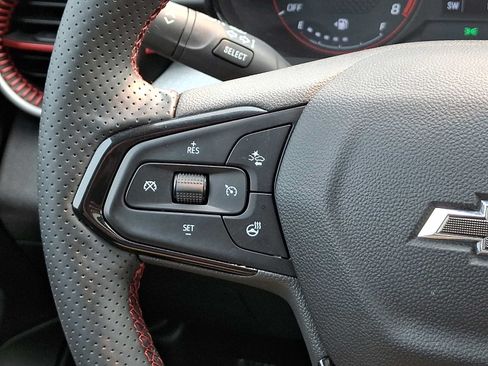 Used 2024 Chevrolet Trax RS w/ Sunroof Package FWD image 22
