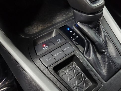 Used 2023 Toyota RAV4 XLE Premium FWD image 18