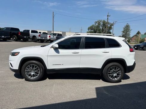 Used 2019 Jeep Cherokee Latitude Plus AWD/4WD image 8