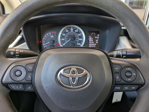 Used 2020 Toyota Corolla LE FWD image 22
