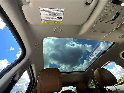 Used 2022 Jaguar E-PACE SE image 21