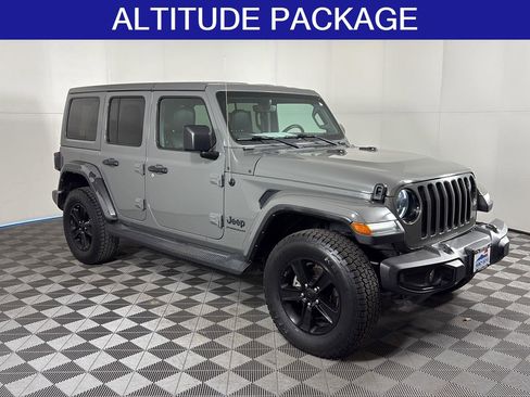 Used 2023 Jeep Wrangler Unlimited Sahara image 2