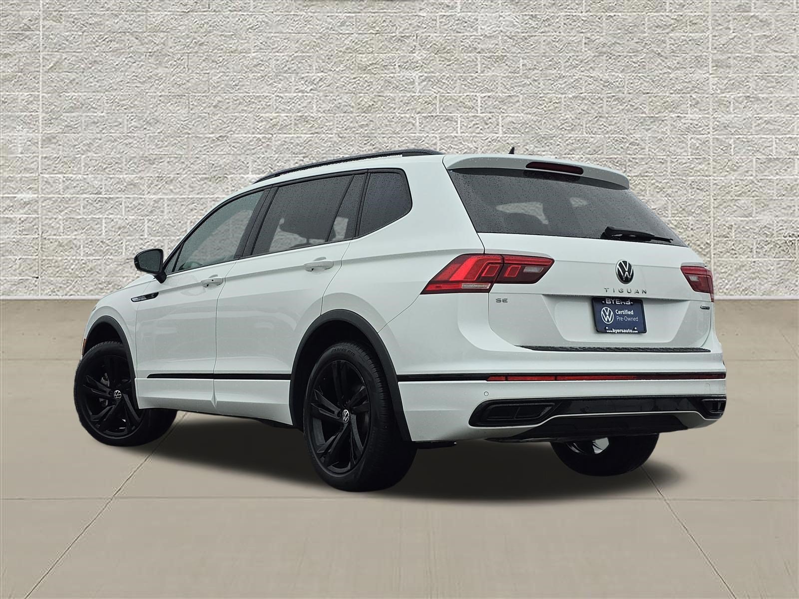 Certified 2024 Volkswagen Tiguan SE R-Line AWD/4WD image 5