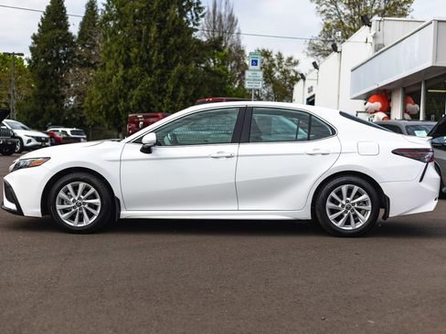 Used 2024 Toyota Camry SE FWD image 12