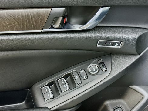 Used 2021 Honda Accord Touring image 15