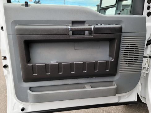 Used 2016 Ford F550 4x4 Crew Cab Super Duty image 8
