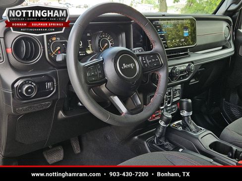 Used 2024 Jeep Wrangler Unlimited Rubicon AWD/4WD image 25