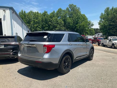 Used 2021 Ford Explorer XLT RWD image 5