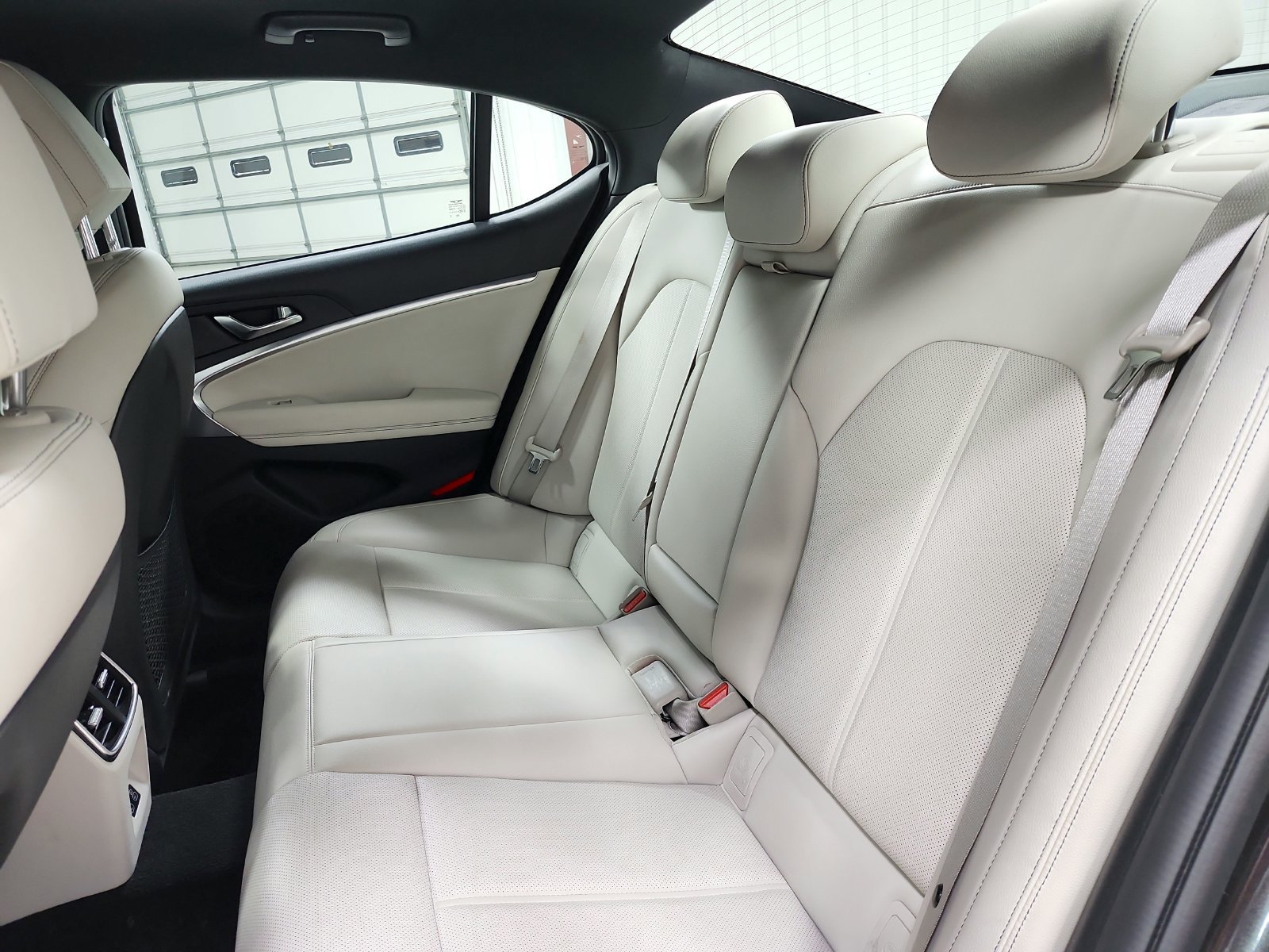 Used 2025 Genesis G70 2.5T RWD image 12