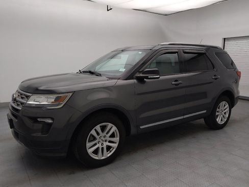 Used 2018 Ford Explorer XLT w/ Equipment Group 202A image 2