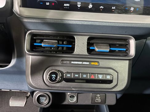 Used 2025 Ford Maverick Lobo AWD/4WD image 18