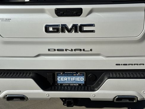 Used 2025 GMC Sierra 1500 Denali Ultimate image 11