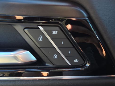 Used 2025 GMC Yukon XL Denali image 28