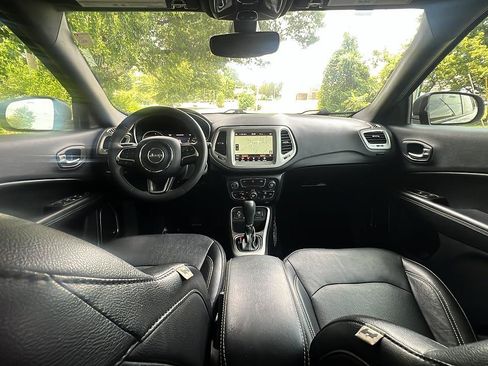 Used 2021 Jeep Compass Latitude w/ Sun and Sound Group FWD image 11