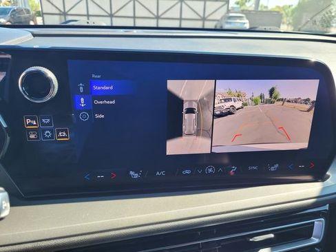 Used 2024 Chevrolet Traverse LT FWD image 20