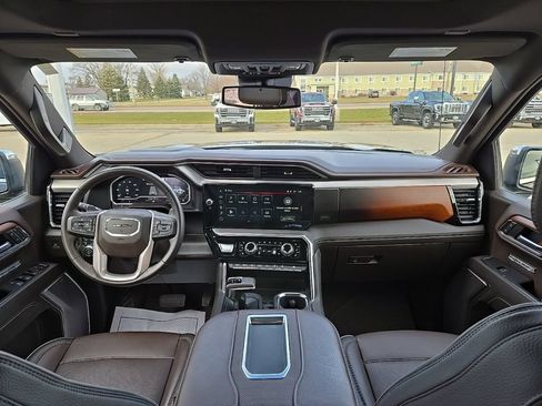 Used 2022 GMC Sierra 1500 Denali AWD/4WD image 15
