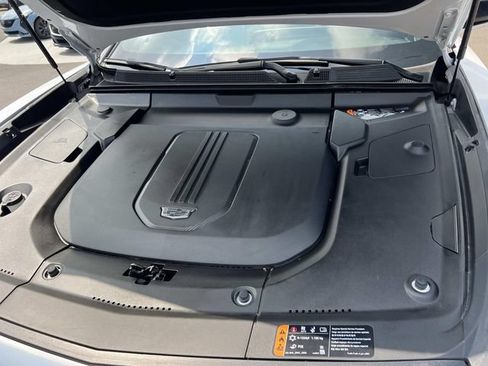 Certified 2024 Cadillac Lyriq Luxury w/ LPO, Floor Liner Package AWD/4WD image 9