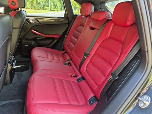 Certified 2021 Porsche Macan Turbo AWD/4WD image 22