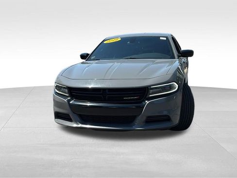 Used 2019 Dodge Charger SXT w/ Blacktop Package RWD image 2