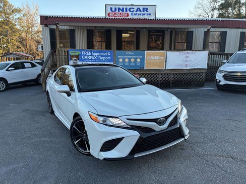 Used 2019 Toyota Camry XSE image 1