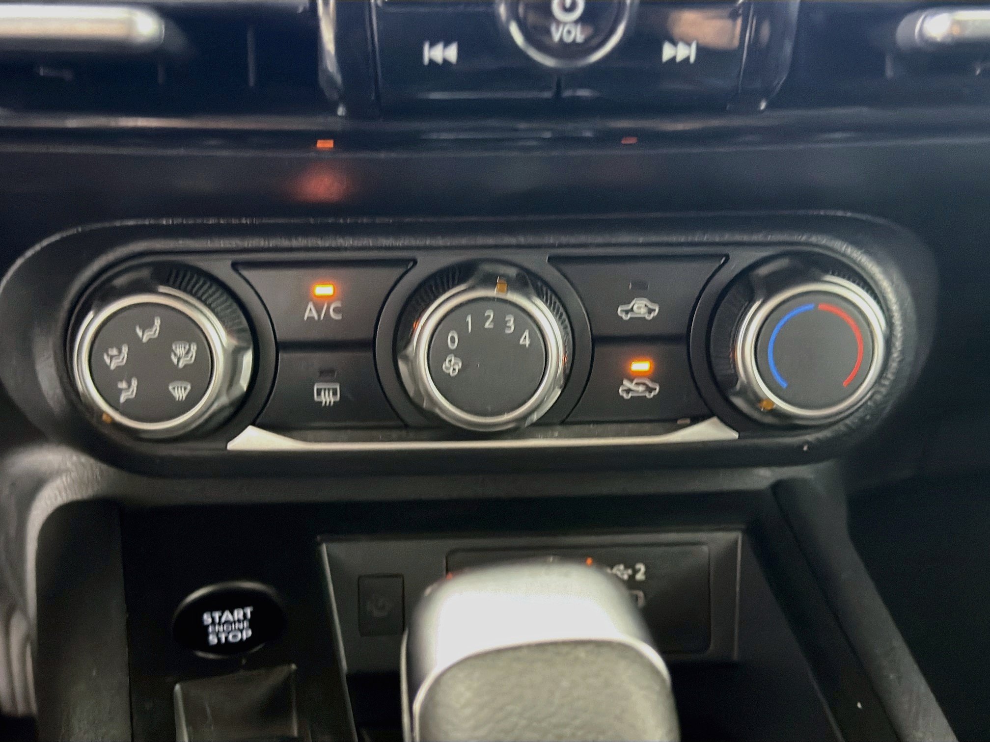 Used 2025 Nissan Kicks SV w/ Charging Package FWD image 22