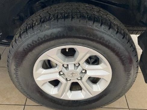 Used 2018 Toyota 4Runner SR5 Premium AWD/4WD image 25