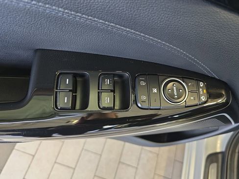 Used 2017 Kia Cadenza Premium w/ Luxury Package image 30