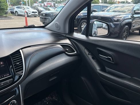Used 2021 Chevrolet Trax LS AWD/4WD image 27