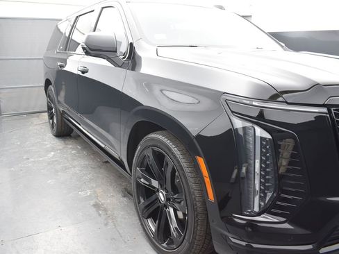 Certified 2025 Cadillac Escalade ESV Sport Platinum image 44