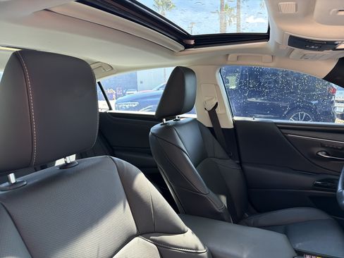 Certified 2025 Lexus ES 300h w/ Premium Package FWD image 39